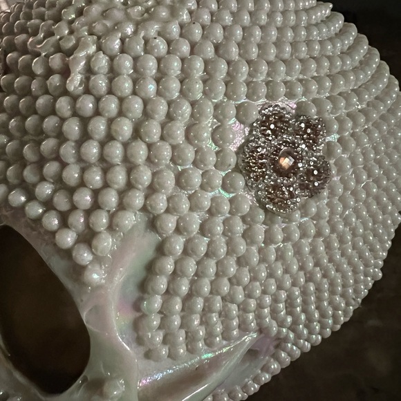 Pearl Skull - Picture 9 of 13